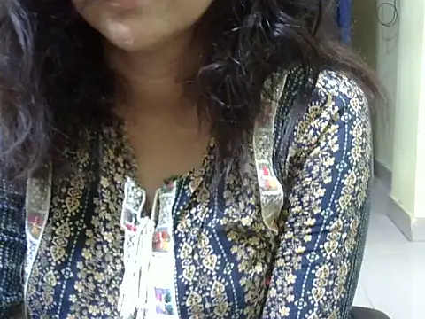 Snapshot of Your_cutiepie_ chatting on 10-06-25, 05:46 Your cutiepie online show from 10-06-25, 05:46