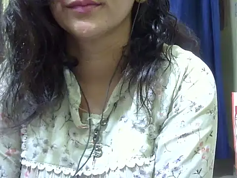 Snapshot of Your_cutiepie_ chatting on 10-11-25, 06:31 Your cutiepie online show from 10-11-25, 06:31