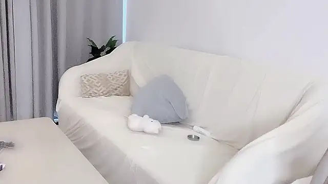 Snapshot of Moonccoi chatting on 10-27-25, 04:02 Moonccoi online show from 10-27-25, 04:02