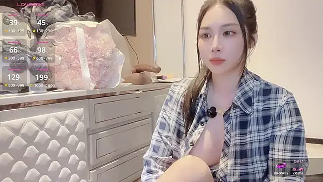 Snapshot of Moonccoi chatting on 09-23-25, 07:54 Moonccoi online show from 09-23-25, 07:54