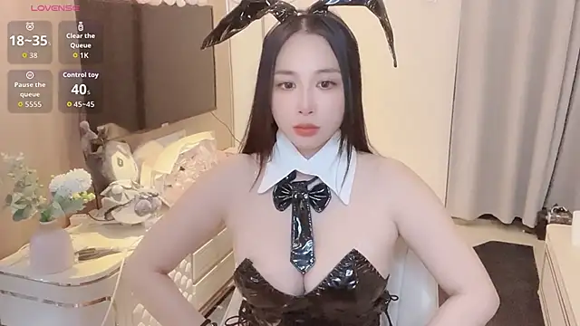 Snapshot of Moonccoi chatting on 09-24-25, 02:56 Moonccoi online show from 09-24-25, 02:56