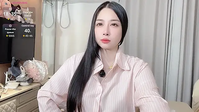 Snapshot of Moonccoi chatting on 11-12-25, 04:33 Moonccoi online show from 11-12-25, 04:33