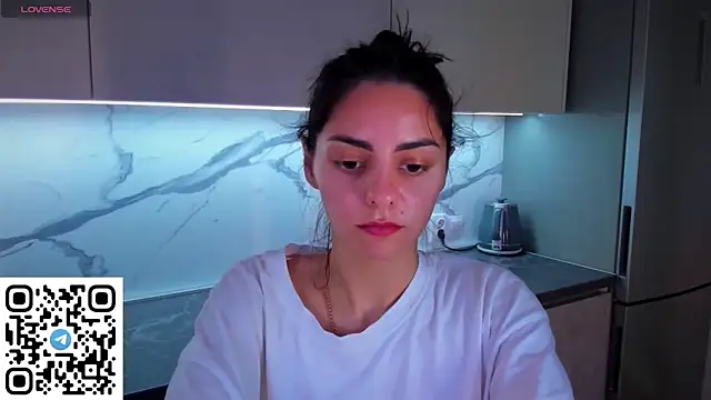 Snapshot of EmiliaZen chatting on 06-16-26, 05:02 EmiliaZen online show from 06-16-26, 05:02