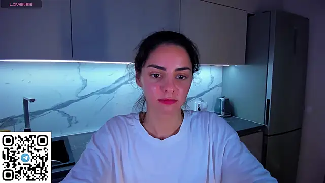 Snapshot of EmiliaZen chatting on 06-18-26, 08:03 EmiliaZen online show from 06-18-26, 08:03