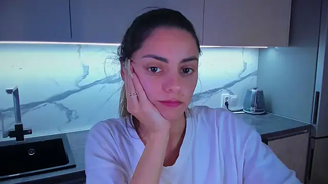 Snapshot of EmiliaZen chatting on 07-23-26, 01:52 EmiliaZen online show from 07-23-26, 01:52