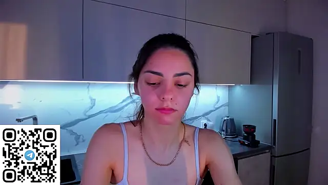 Snapshot of EmiliaZen chatting on 06-05-26, 04:56 EmiliaZen online show from 06-05-26, 04:56
