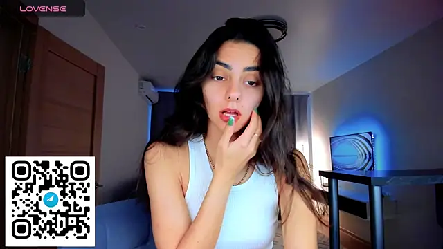 EmiliaZen online show from 10-10-25, 01:12