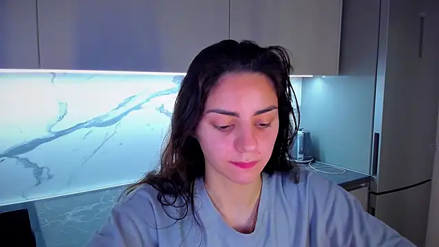 Snapshot of EmiliaZen chatting on 06-17-26, 08:08 EmiliaZen online show from 06-17-26, 08:08