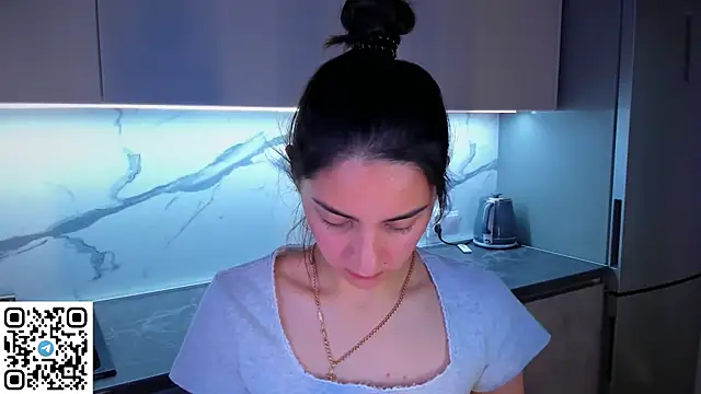 Snapshot of EmiliaZen chatting on 06-24-26, 08:39 EmiliaZen online show from 06-24-26, 08:39