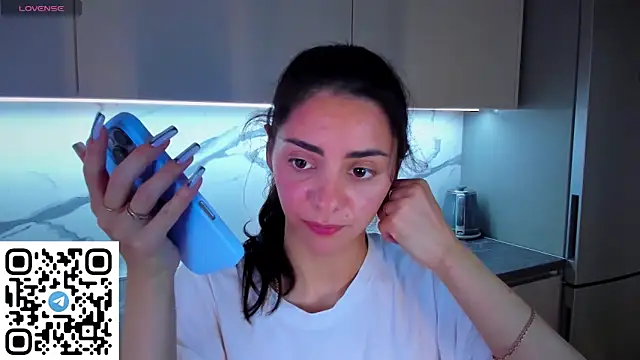 Snapshot of EmiliaZen chatting on 06-15-26, 07:02 EmiliaZen online show from 06-15-26, 07:02