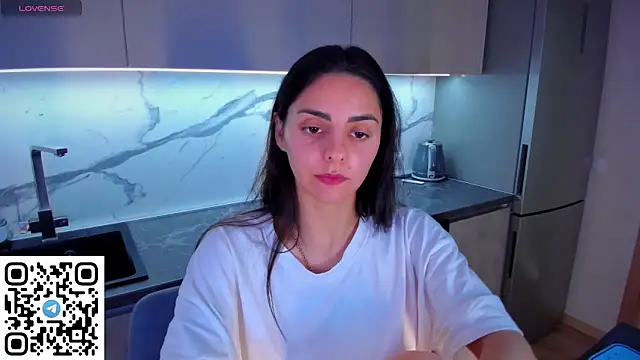 Snapshot of EmiliaZen chatting on 06-09-26, 01:17 EmiliaZen online show from 06-09-26, 01:17