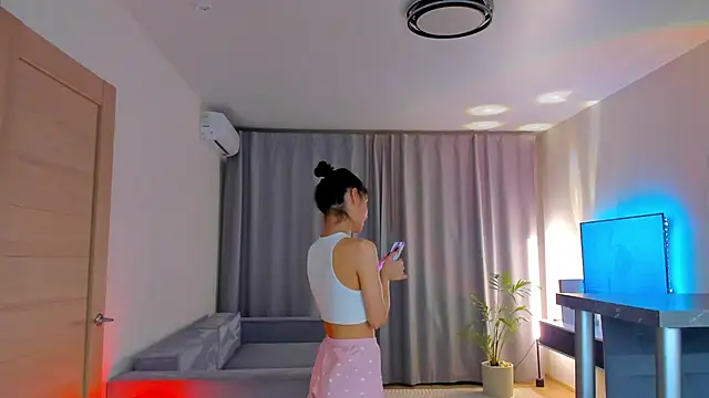 EmiliaZen online show from 02-13-26, 05:57