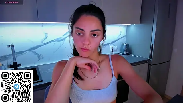 Snapshot of EmiliaZen chatting on 07-18-26, 04:26 EmiliaZen online show from 07-18-26, 04:26