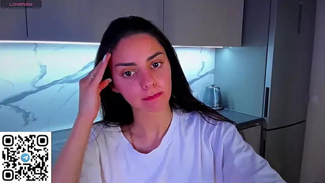 Snapshot of EmiliaZen chatting on 06-26-26, 10:37 EmiliaZen online show from 06-26-26, 10:37