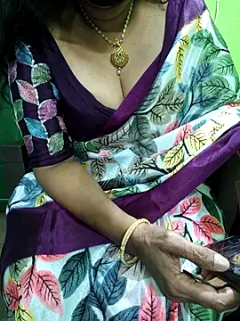 Snapshot of niiveditha chatting on 09-13-25, 03:12 niiveditha online show from 09-13-25, 03:12