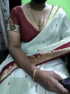 Snapshot of niiveditha chatting on 10-08-25, 02:40 niiveditha online show from 10-08-25, 02:40