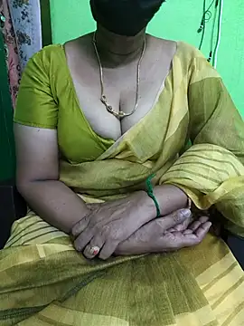 Snapshot of niiveditha chatting on 03-18-25, 06:06 niiveditha online show from 03-18-25, 06:06