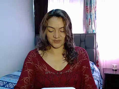 Snapshot of PenelopeMist chatting on 05-14-26, 06:27 PenelopeMist online show from 05-14-26, 06:27