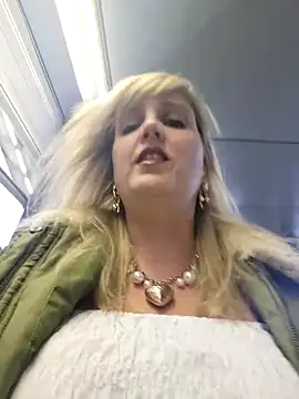 Sexybiene969 online show from 10-10-25, 03:13