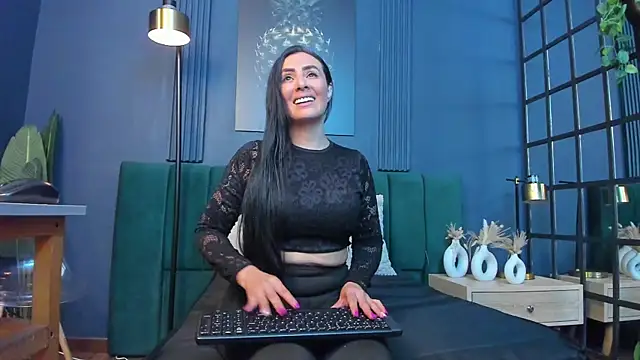 scarlet edwars online show from 03-24-26, 06:30