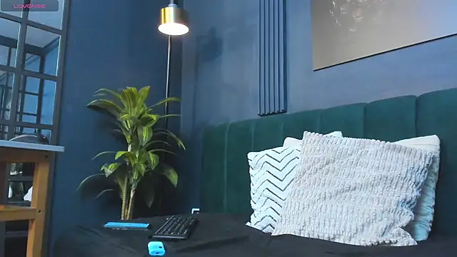 scarlet edwars online show from 11-06-25, 07:51