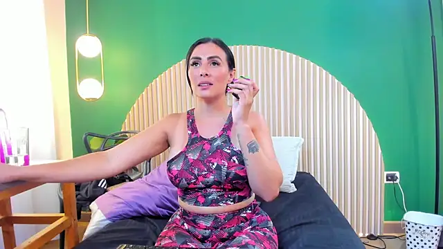 scarlet edwars online show from 04-16-26, 09:39