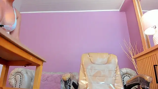 scarlet edwars online show from 09-17-25, 06:43