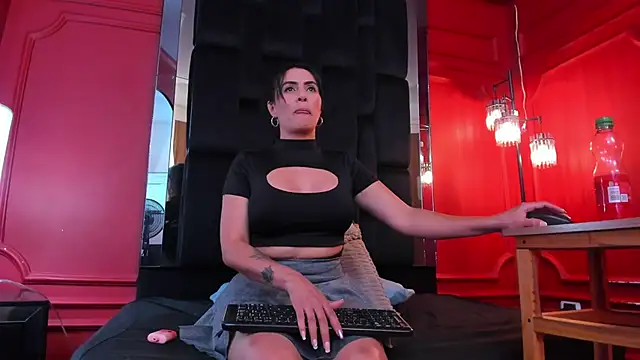 scarlet edwars online show from 10-09-25, 06:41