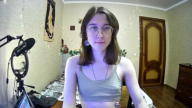 Snapshot of tangerine4dreams chatting on 02-11-25, 01:20 tangerine4dreams online show from 02-11-25, 01:20