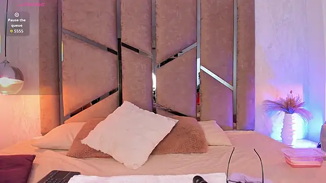 Giselle Lauren online show from 09-26-25, 12:12