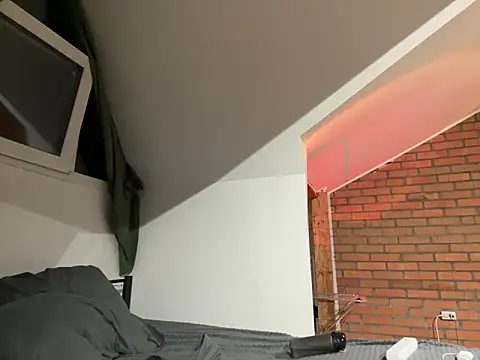 Julian wins online show from 03-19-25, 08:22