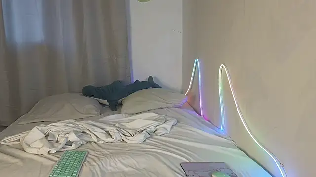 Julian wins online show from 04-03-26, 01:01