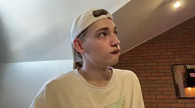 Julian wins online show from 02-24-25, 08:06