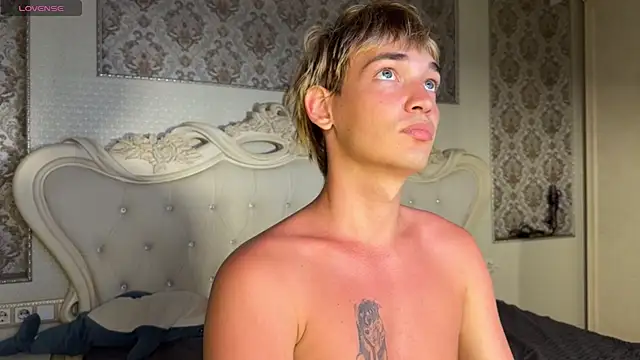 Julian wins online show from 08-04-26, 04:44
