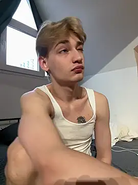 Julian wins online show from 03-21-25, 11:55