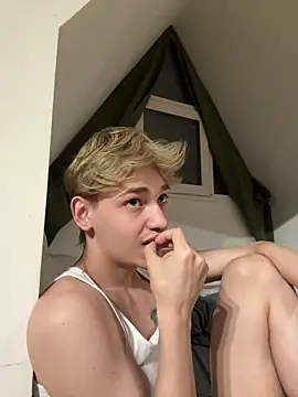 Julian wins online show from 03-21-25, 03:02