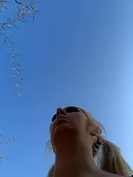 hotamanda01 online show from 11-23-25, 12:26