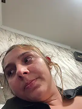 hotamanda01 online show from 05-15-26, 06:17