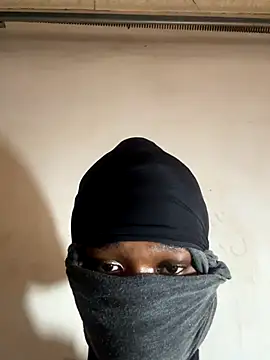 Snapshot of OneWhoBringsJoy chatting on 11-08-25, 10:52 OneWhoBringsJoy online show from 11-08-25, 10:52