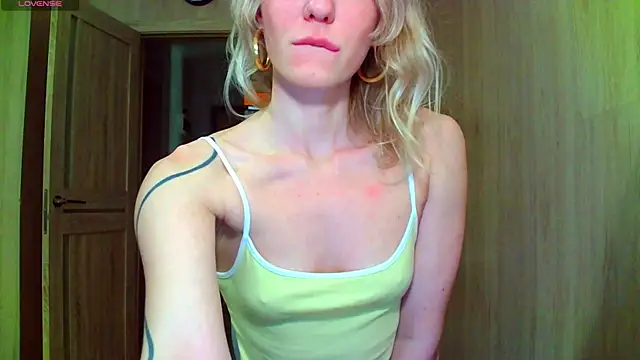 Snapshot of Caramel_piegirl chatting on 06-15-26, 09:25 Caramel piegirl online show from 06-15-26, 09:25