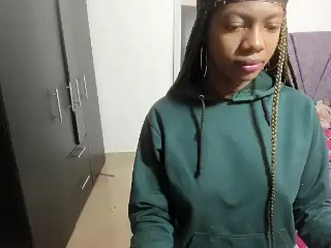 enyelsalas2 online show from 10-08-25, 01:56