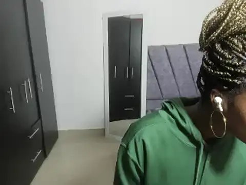 enyelsalas2 online show from 10-02-25, 12:14