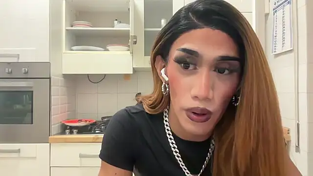 Snapshot of Ladyosa99 chatting on 02-17-25, 05:55 Ladyosa99 online show from 02-17-25, 05:55