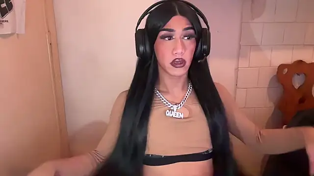 Snapshot of Ladyosa99 chatting on 02-07-25, 01:04 Ladyosa99 online show from 02-07-25, 01:04