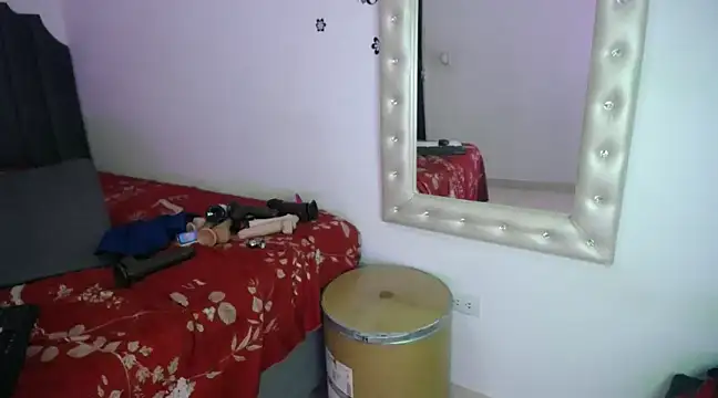 Snapshot of moree_Queen chatting on 03-05-25, 10:10 moree Queen online show from 03-05-25, 10:10