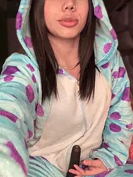 Laura-Khalifa online show from 11-09-25, 05:55