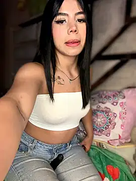 Laura-Khalifa online show from 05-18-26, 04:01