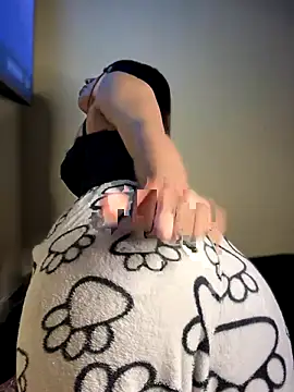 Laura-Khalifa online show from 12-05-25, 05:39