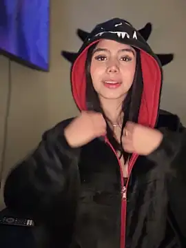 Laura-Khalifa online show from 11-29-25, 06:57