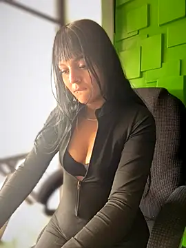 Dulce  Boyd online show from 10-13-25, 01:56